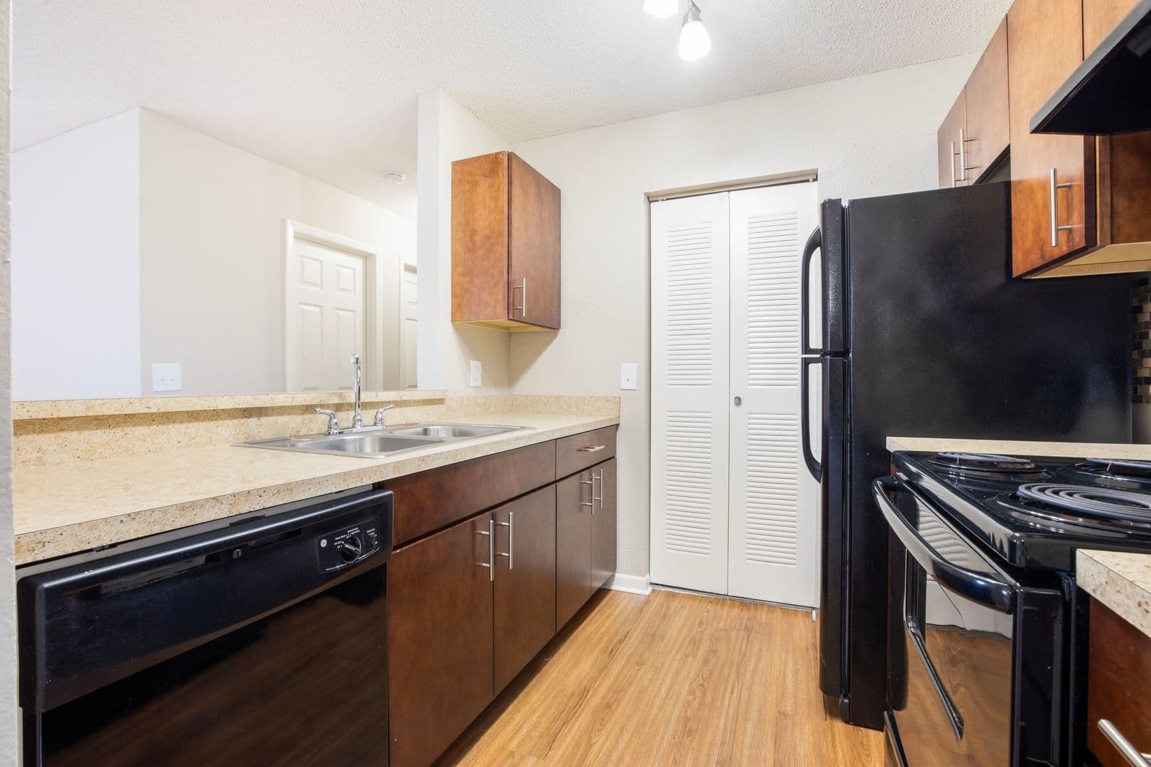 Coral Springs Apartment: 2801 Northwest 91st. Ave.