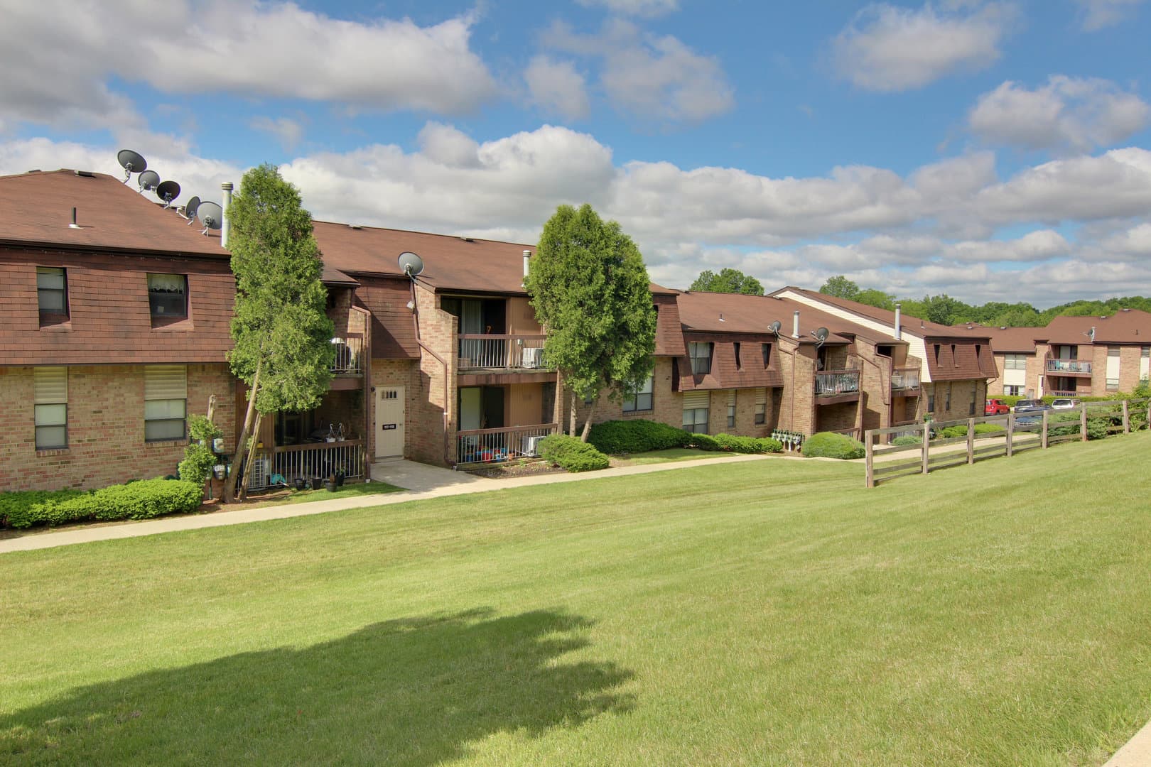 Keasbey Apartment: 1200 Sunnyview Oval