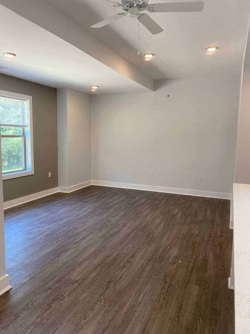 Keasbey Apartment: 1200 Sunnyview Oval