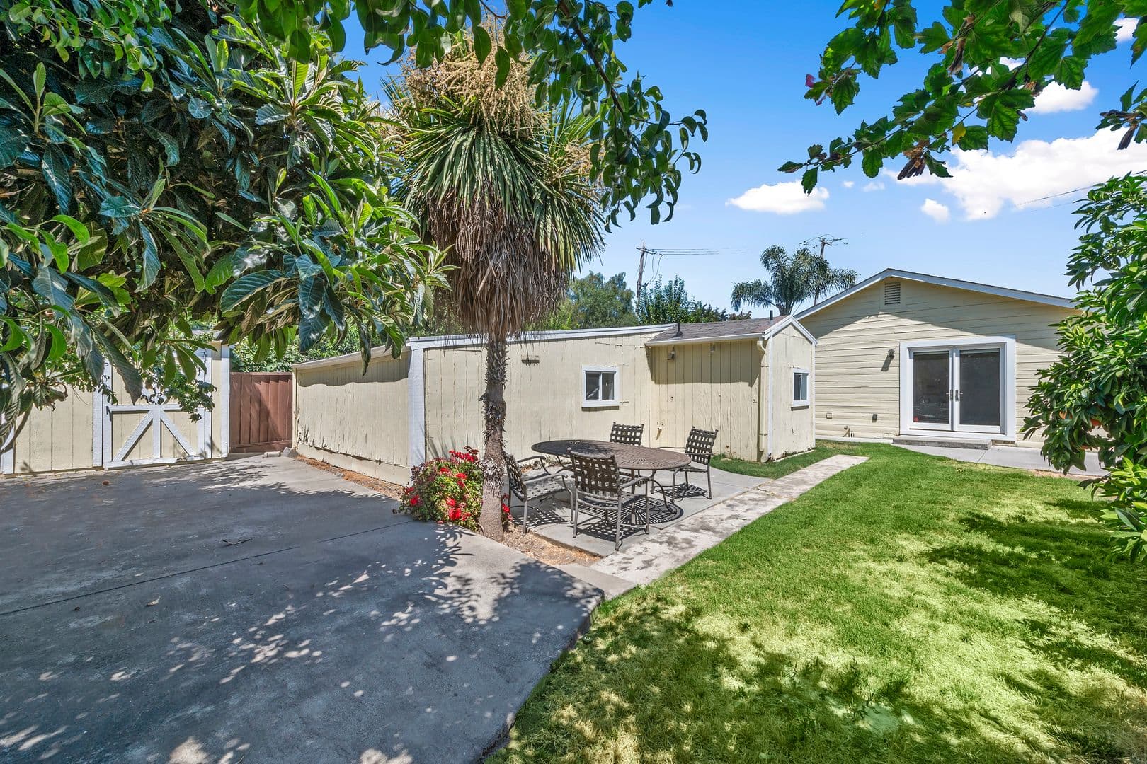 San Jose House: 560 W Virginia Street