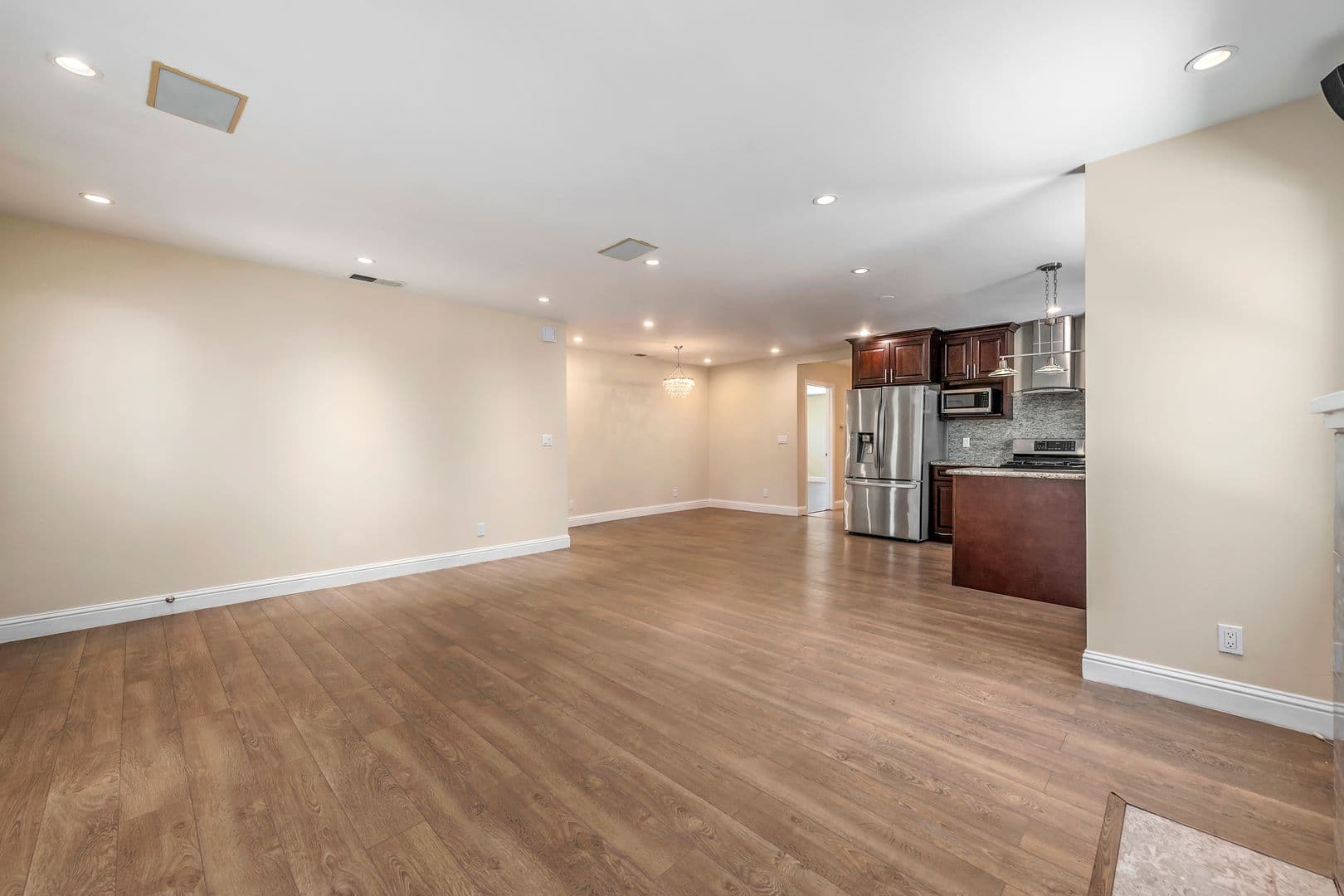 San Jose House: 560 W Virginia Street