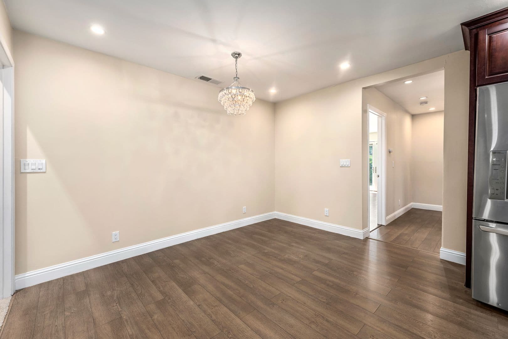 San Jose House: 560 W Virginia Street