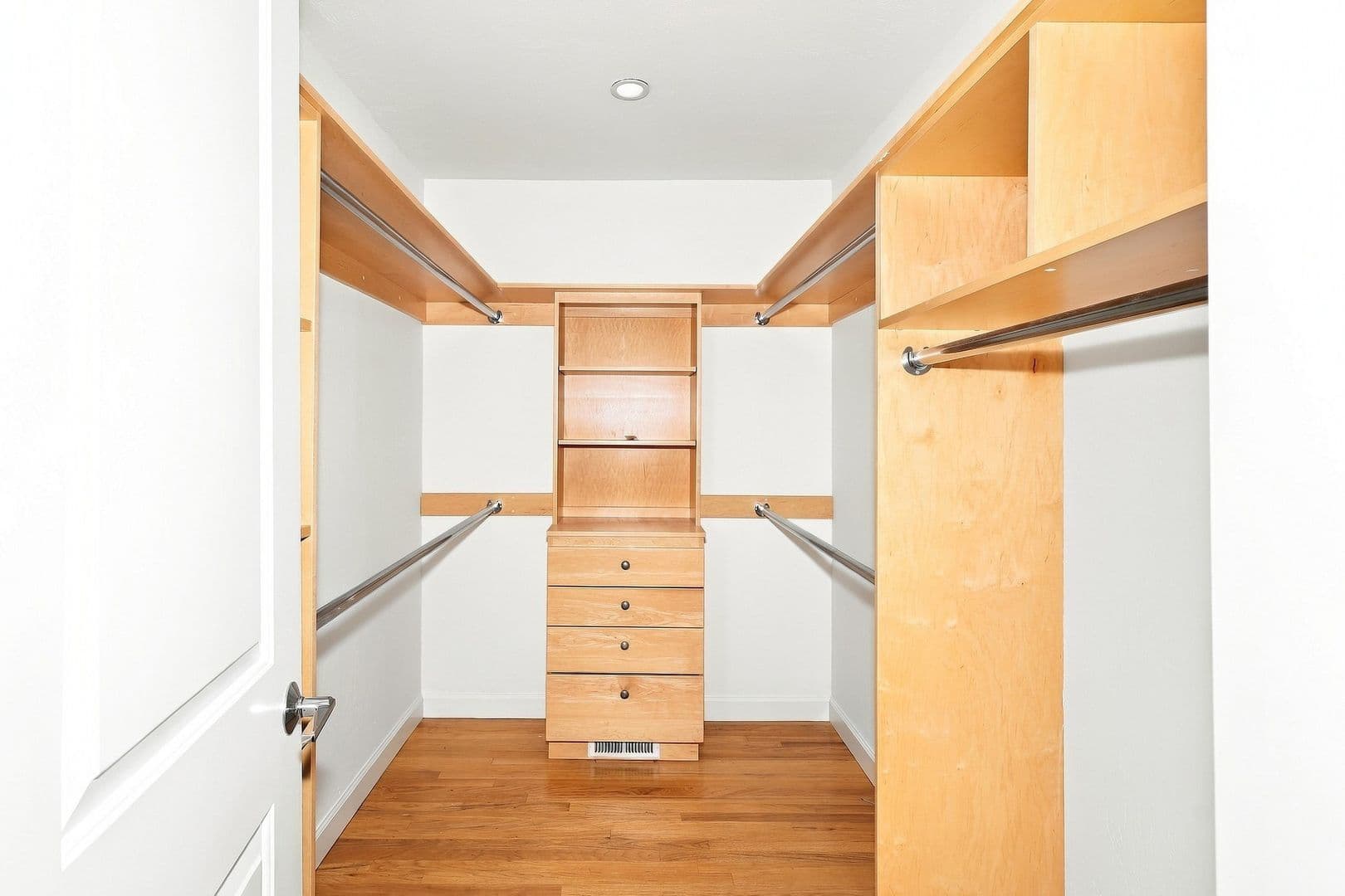 San Jose House: 984 Orchid Way