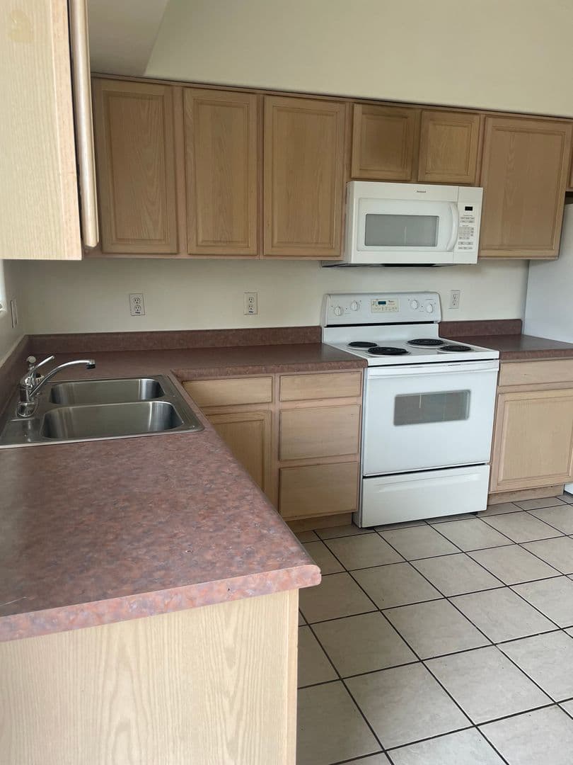 Tucson Apartment: 3669 S Camino Seco #1