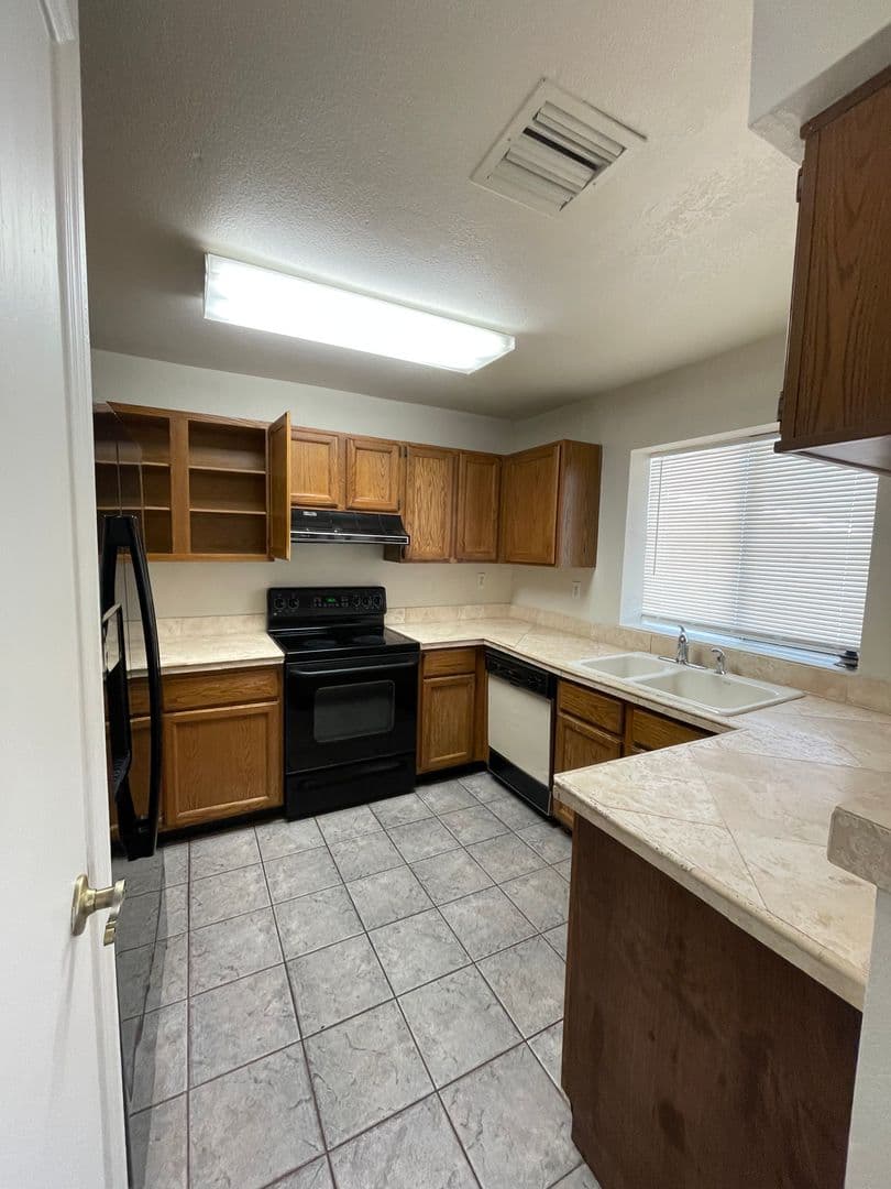 Tucson House: 5361 W Eaglestone Loop
