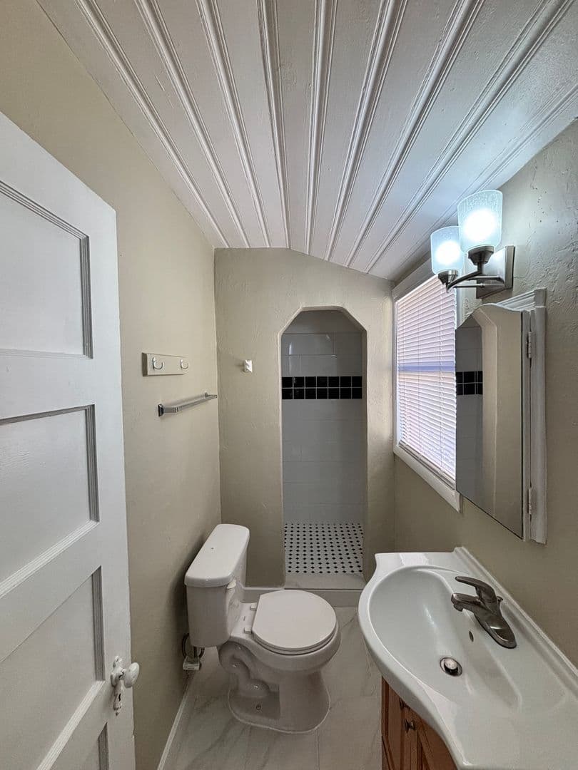 Tucson Apartment: 1141 E Adams St