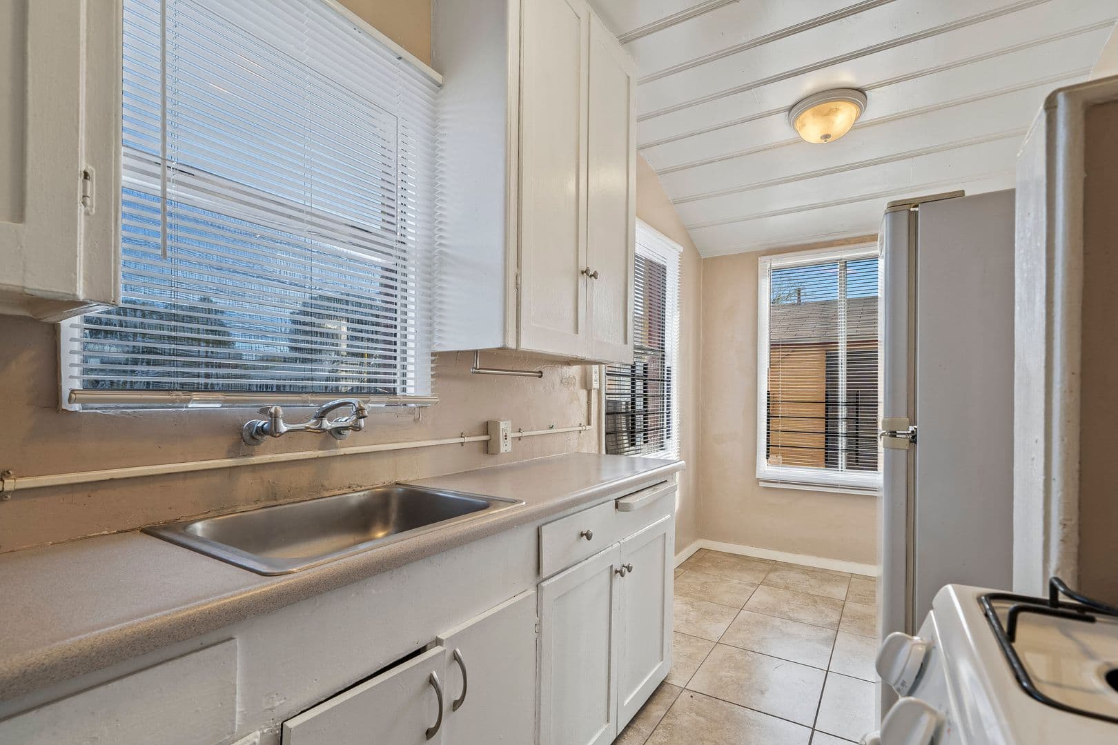 Tucson Apartment: 1141 E Adams St