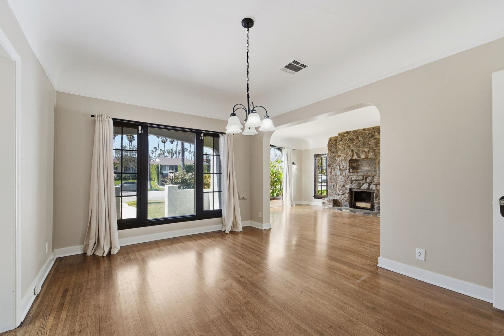 Los Angeles House: 5616 S. Rimpau Blvd