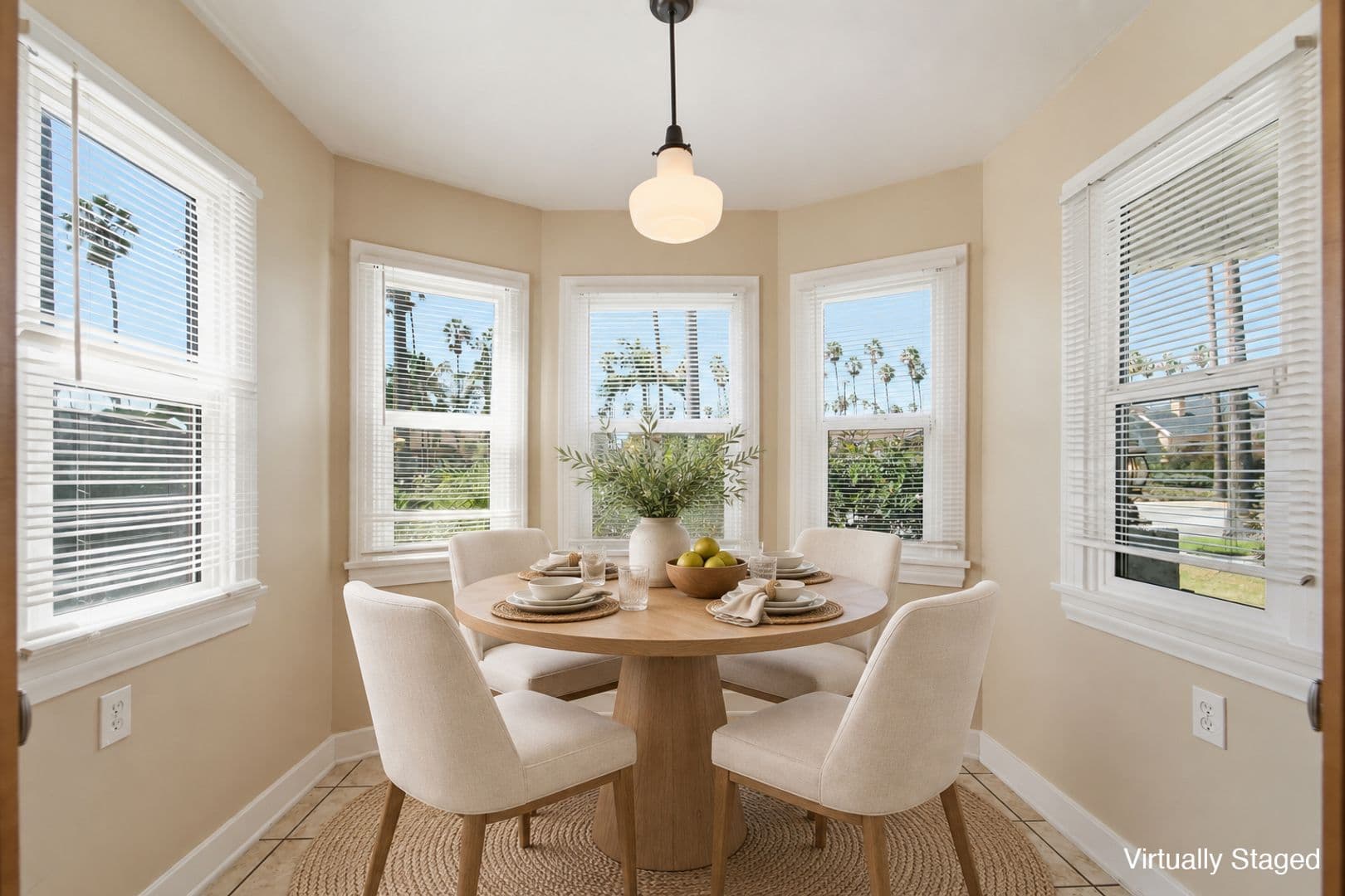 Los Angeles House: 5616 S. Rimpau Blvd