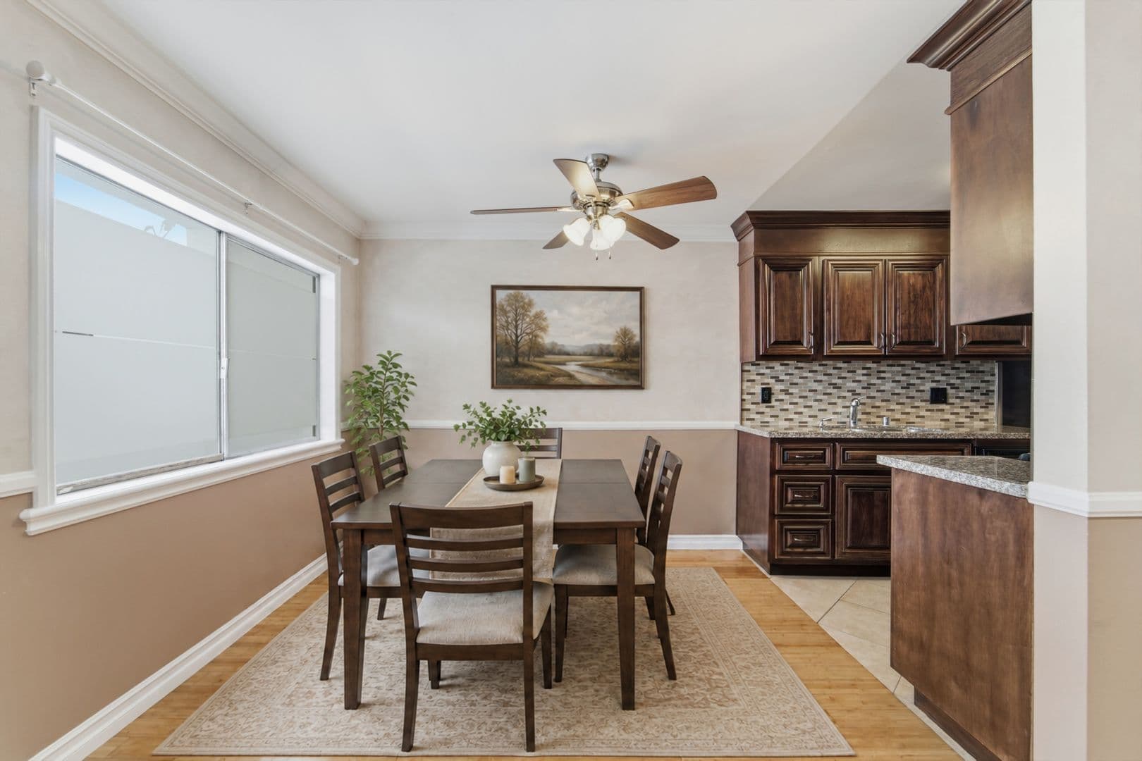 West Hollywood Apartment: 1032 N Gardner Ave