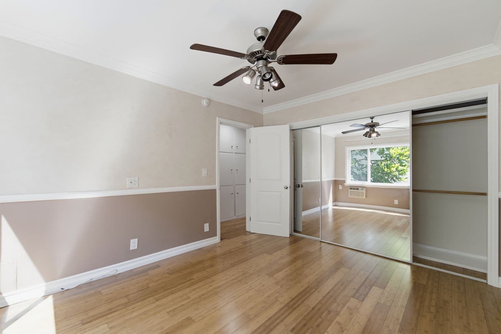 West Hollywood Apartment: 1032 N Gardner Ave