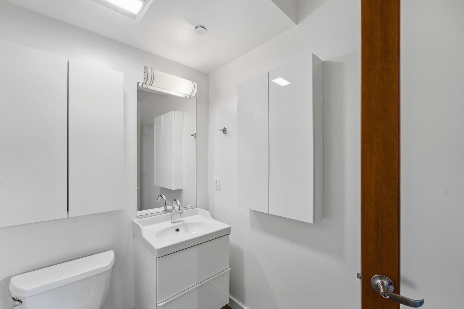 Los Angeles House: 1120 N El Centro Ave