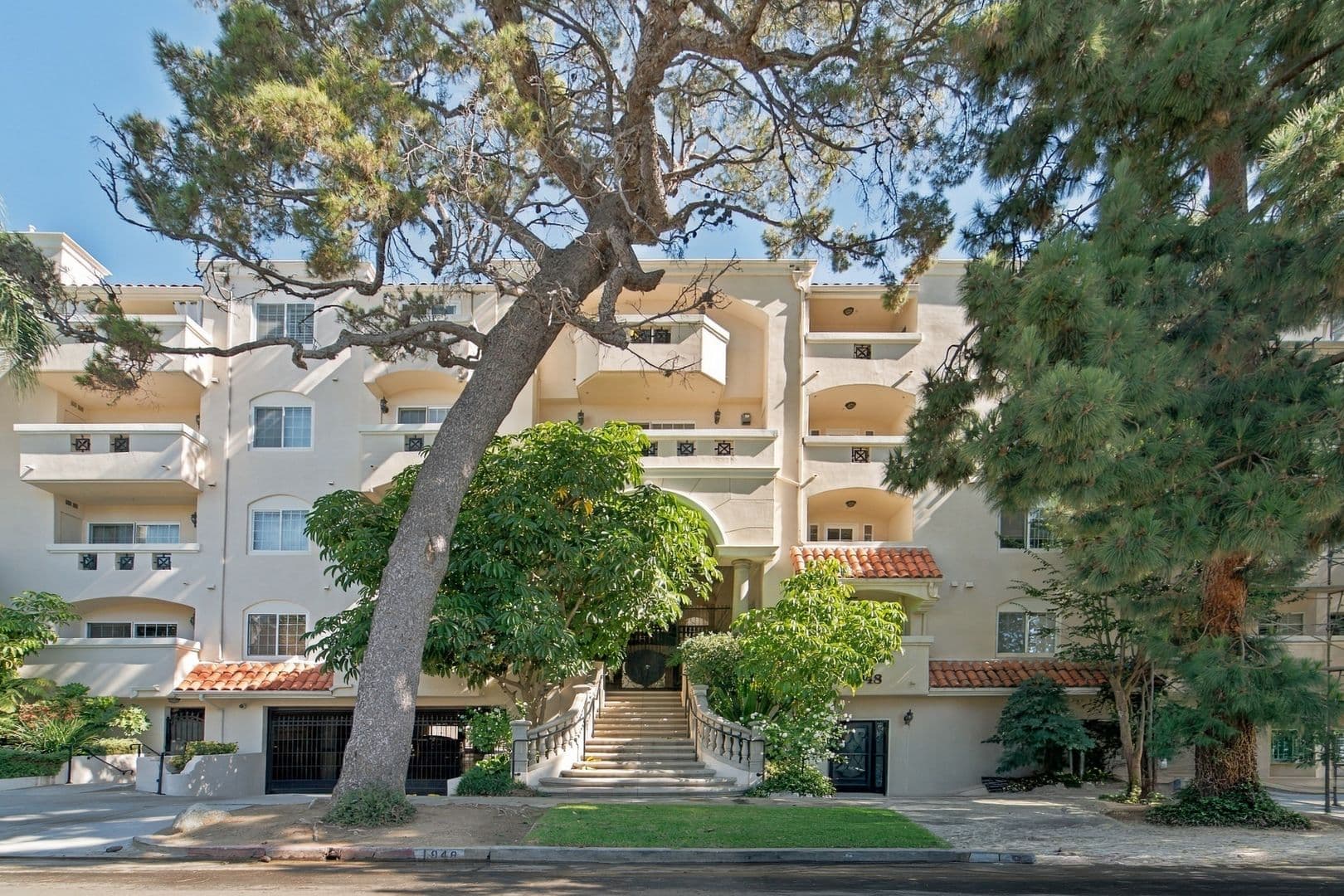 Los Angeles House: 1948 Malcolm Ave