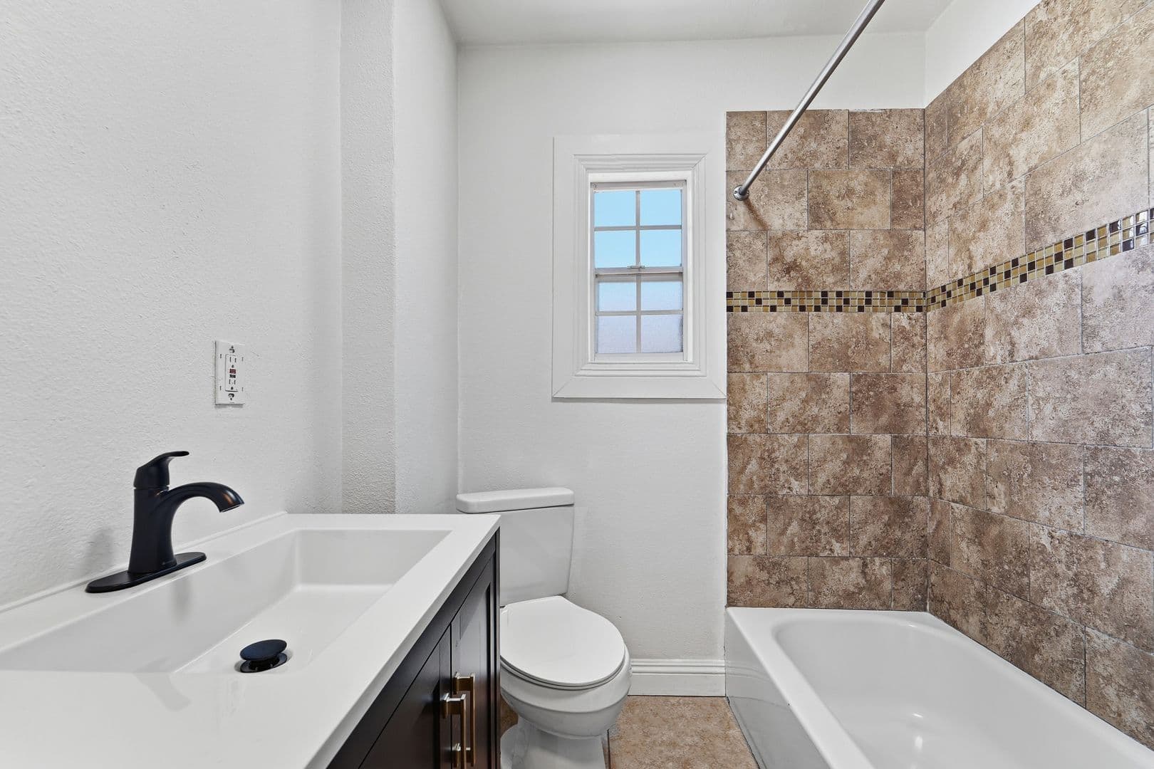 Los Angeles Apartment: 1756 W 37th Dr