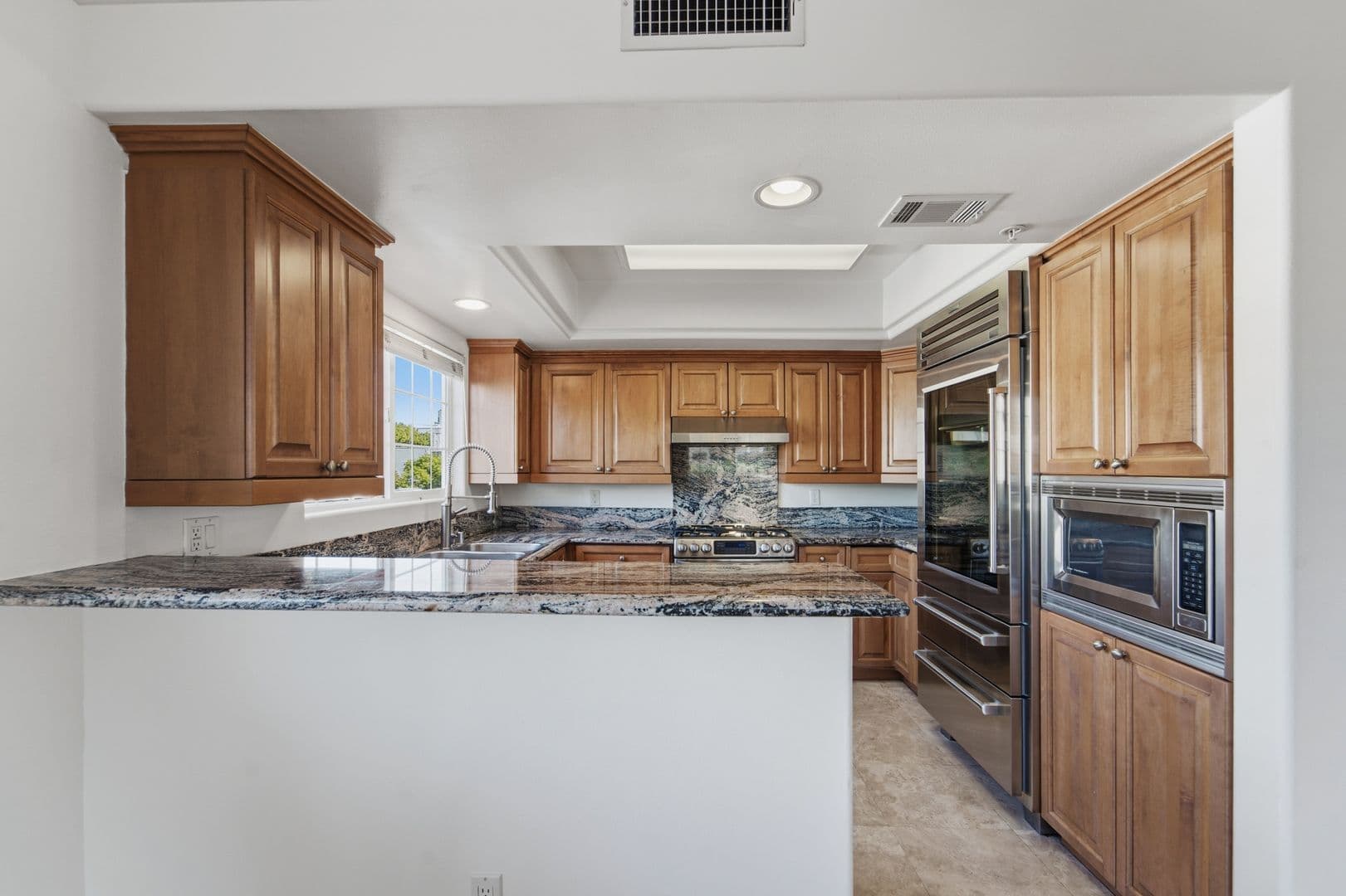 Los Angeles House: 1948 Malcolm Ave