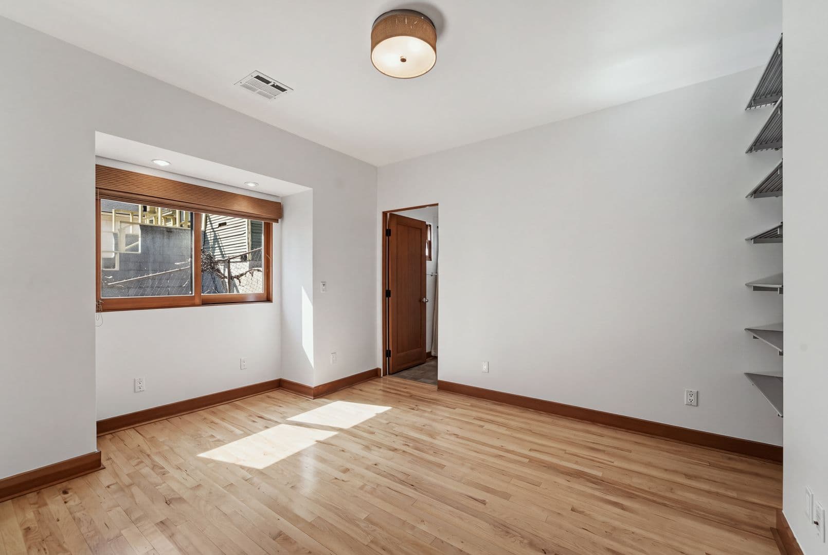 Los Angeles House: 2229 Echo Park Ave