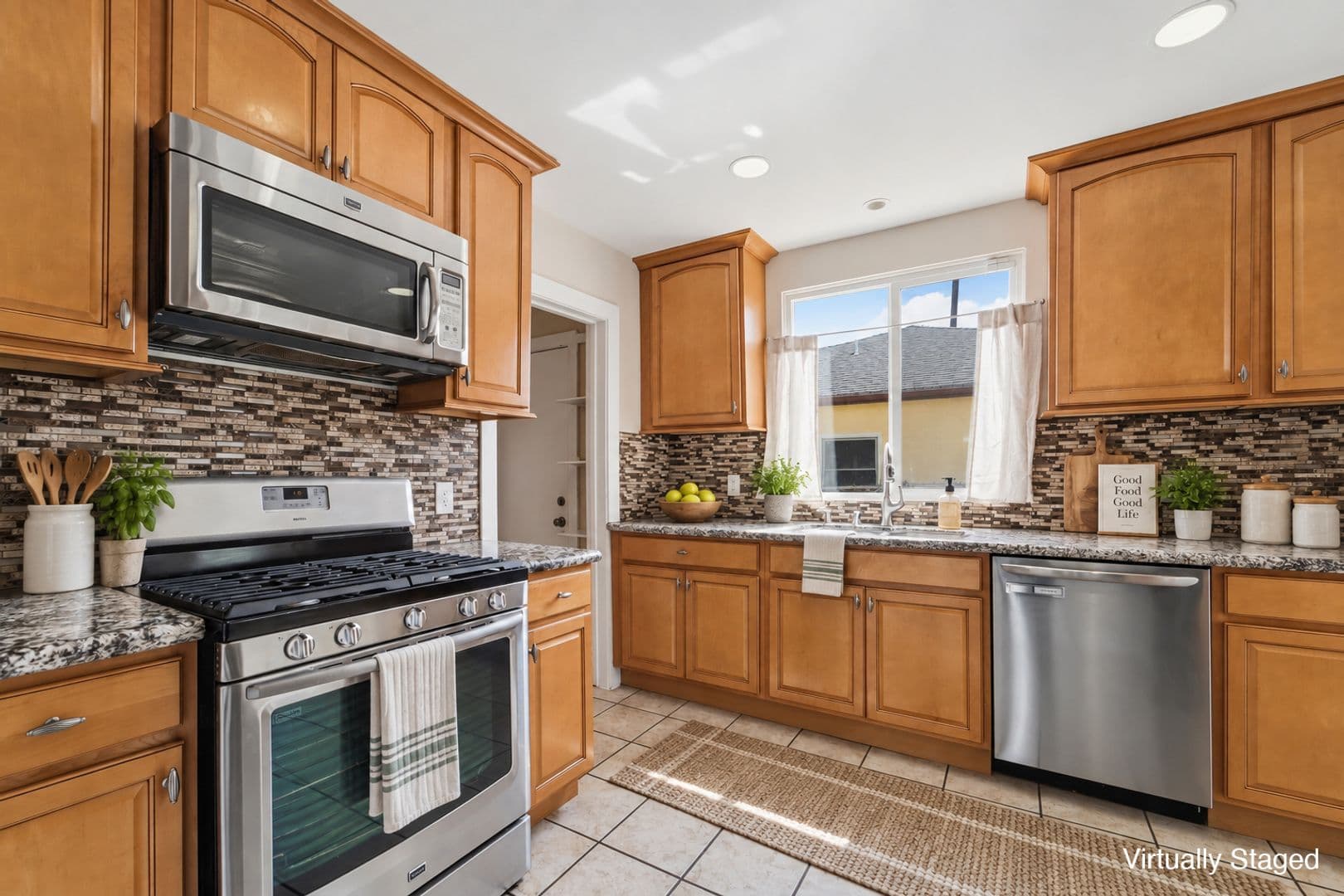 Los Angeles House: 5616 S. Rimpau Blvd