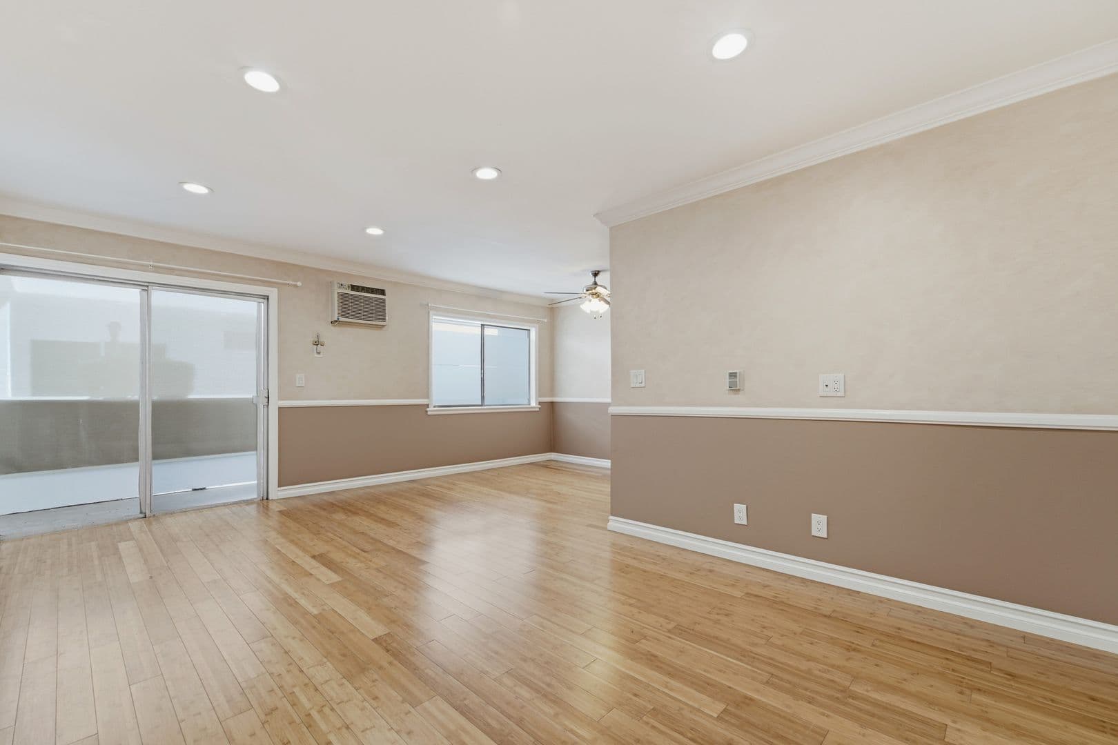 West Hollywood Apartment: 1032 N Gardner Ave
