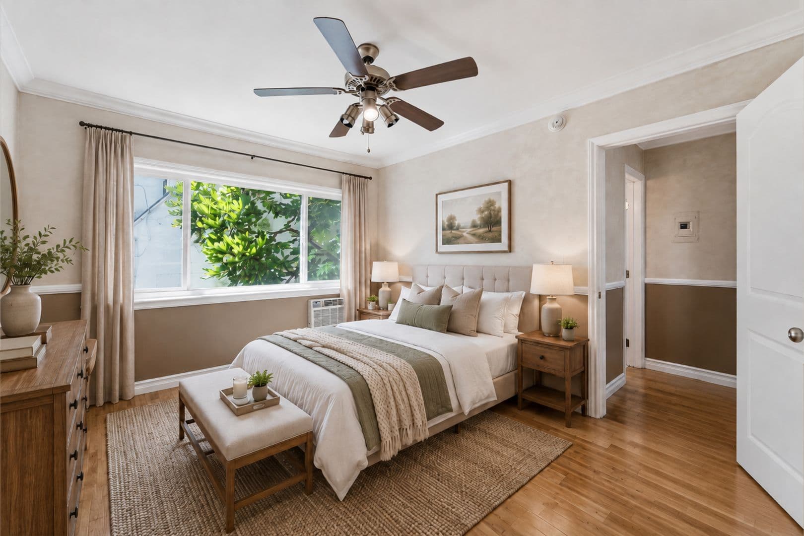 West Hollywood Apartment: 1032 N Gardner Ave