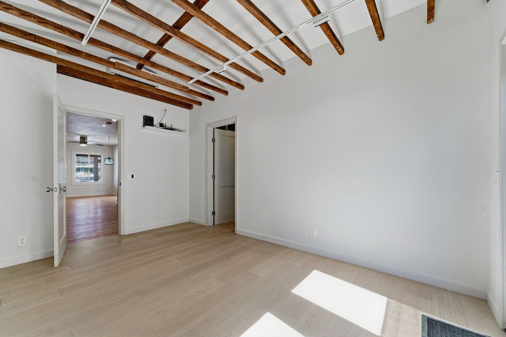 Los Angeles Apartment: 1756 W 37th Dr