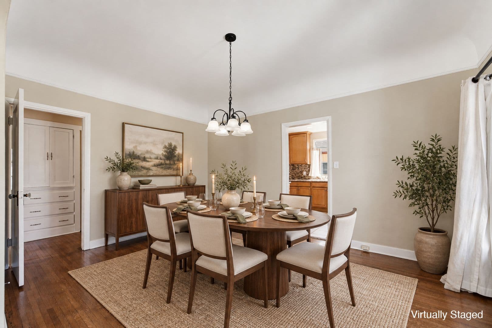 Los Angeles House: 5616 S. Rimpau Blvd
