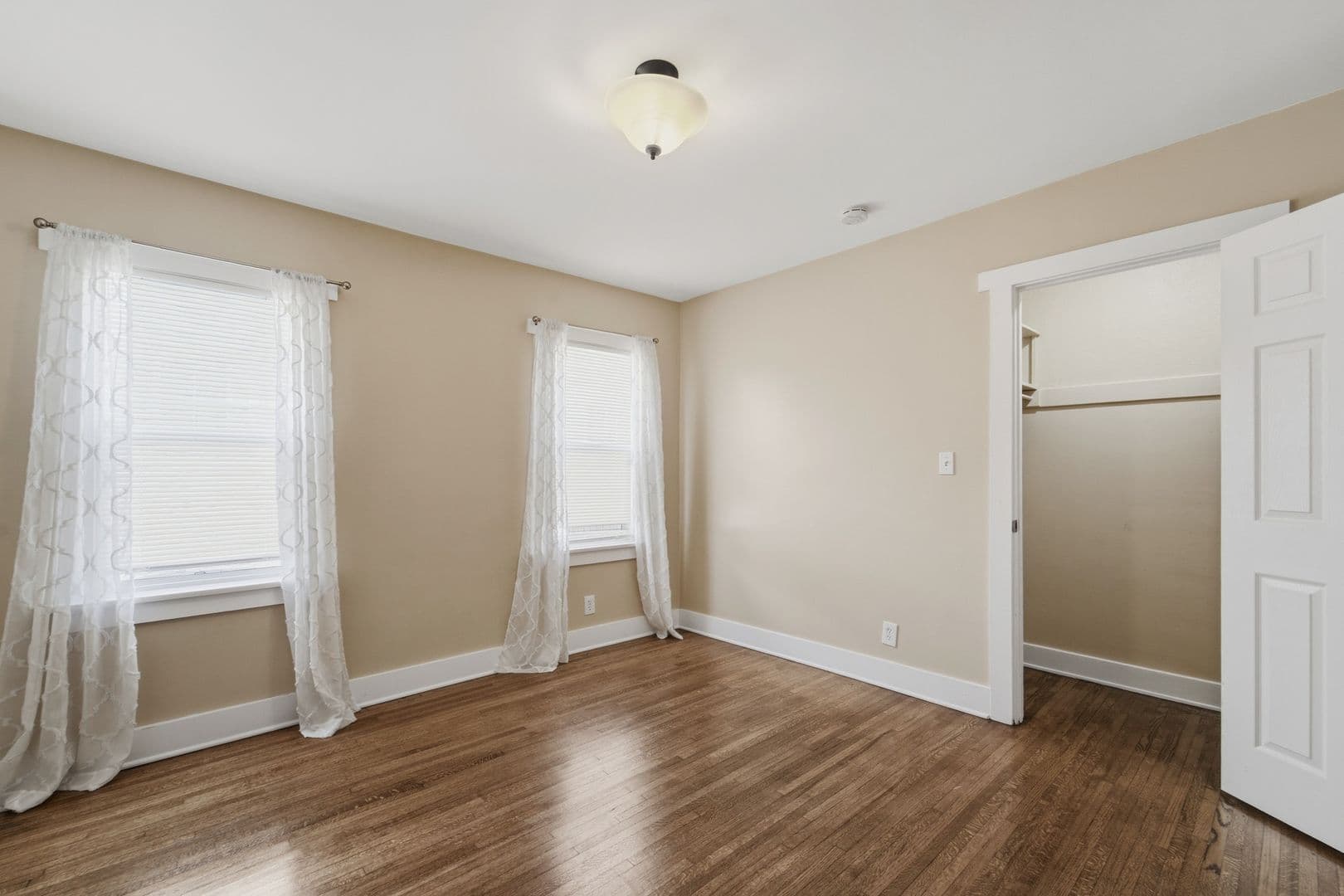 Los Angeles House: 5616 S. Rimpau Blvd