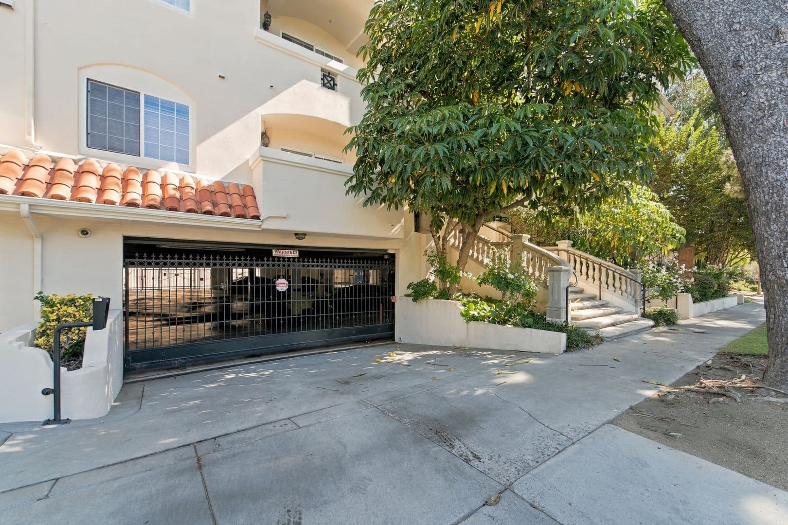 Los Angeles House: 1948 Malcolm Ave