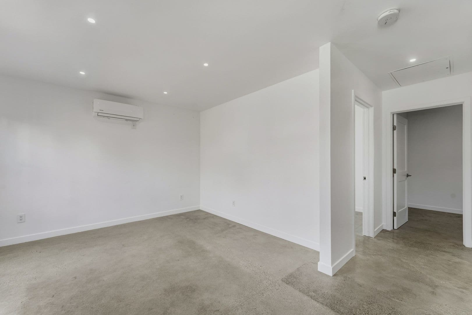 Los Angeles Apartment: 1756 W 37th Dr