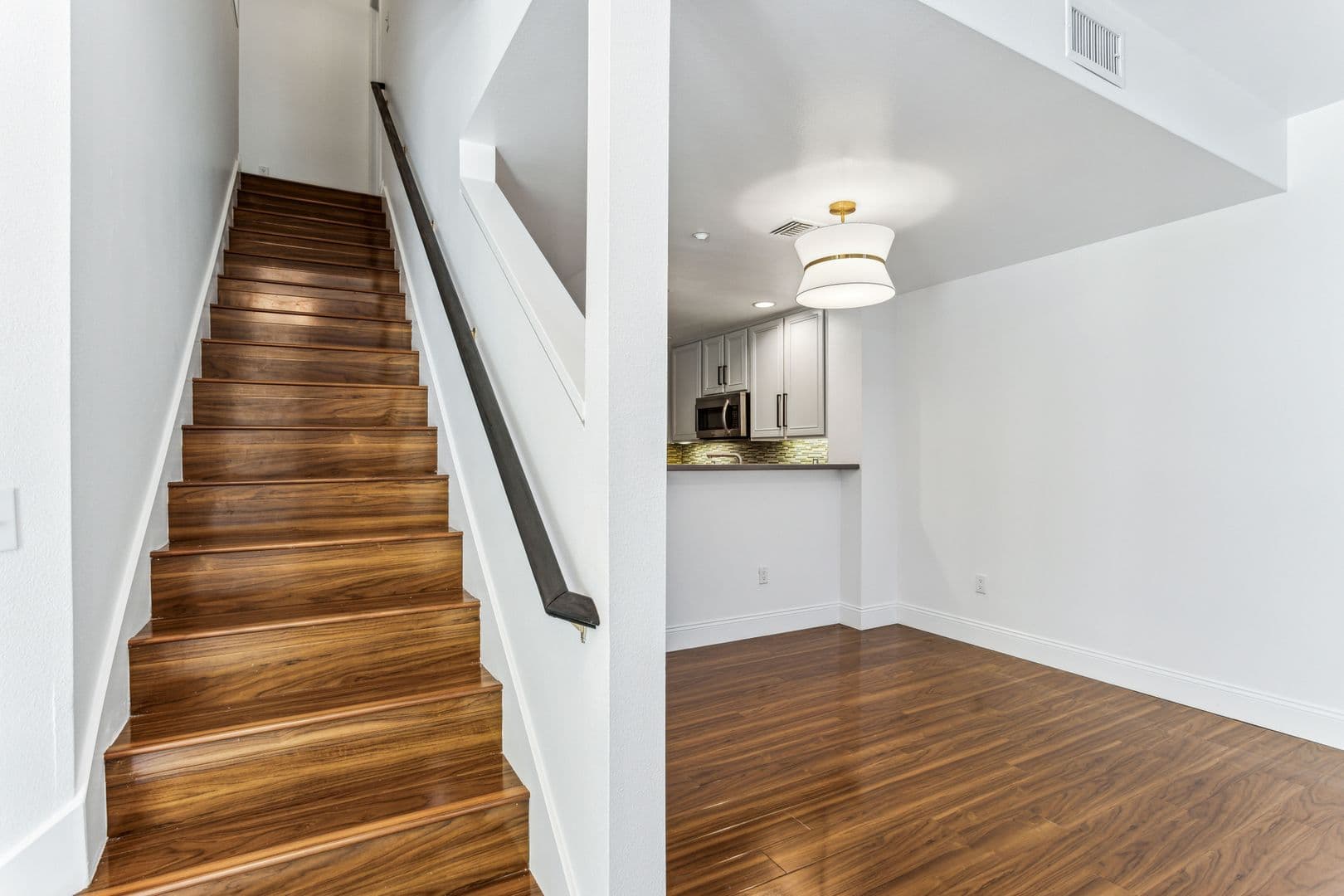 Los Angeles House: 4600 Don Lorenzo Dr