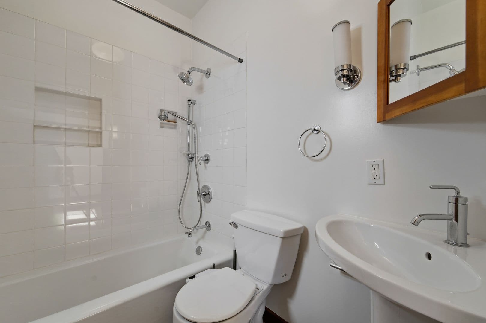 Los Angeles House: 2229 Echo Park Ave