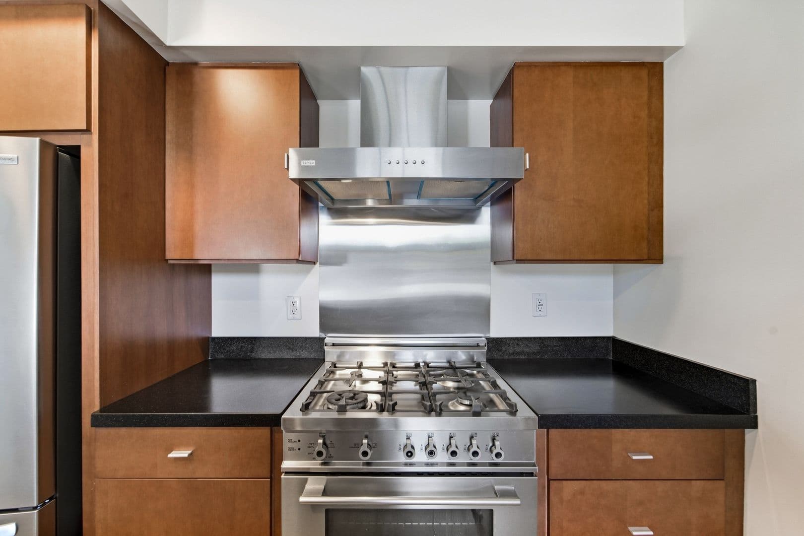 Los Angeles House: 1120 N El Centro Ave