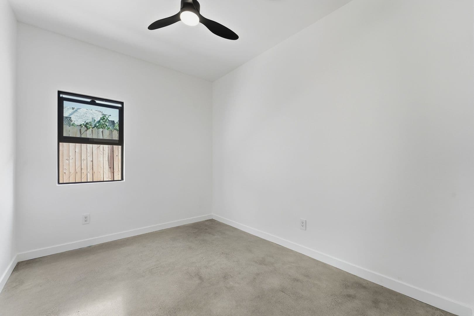 Los Angeles Apartment: 1756 W 37th Dr