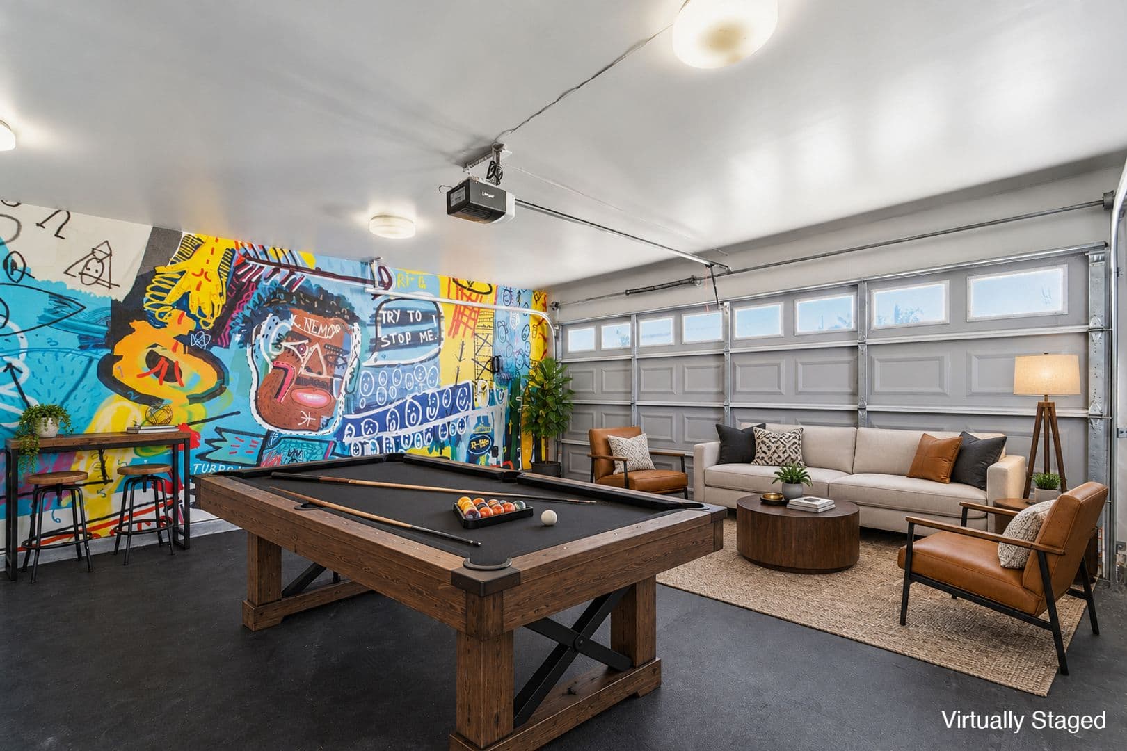 Los Angeles House: 5616 S. Rimpau Blvd