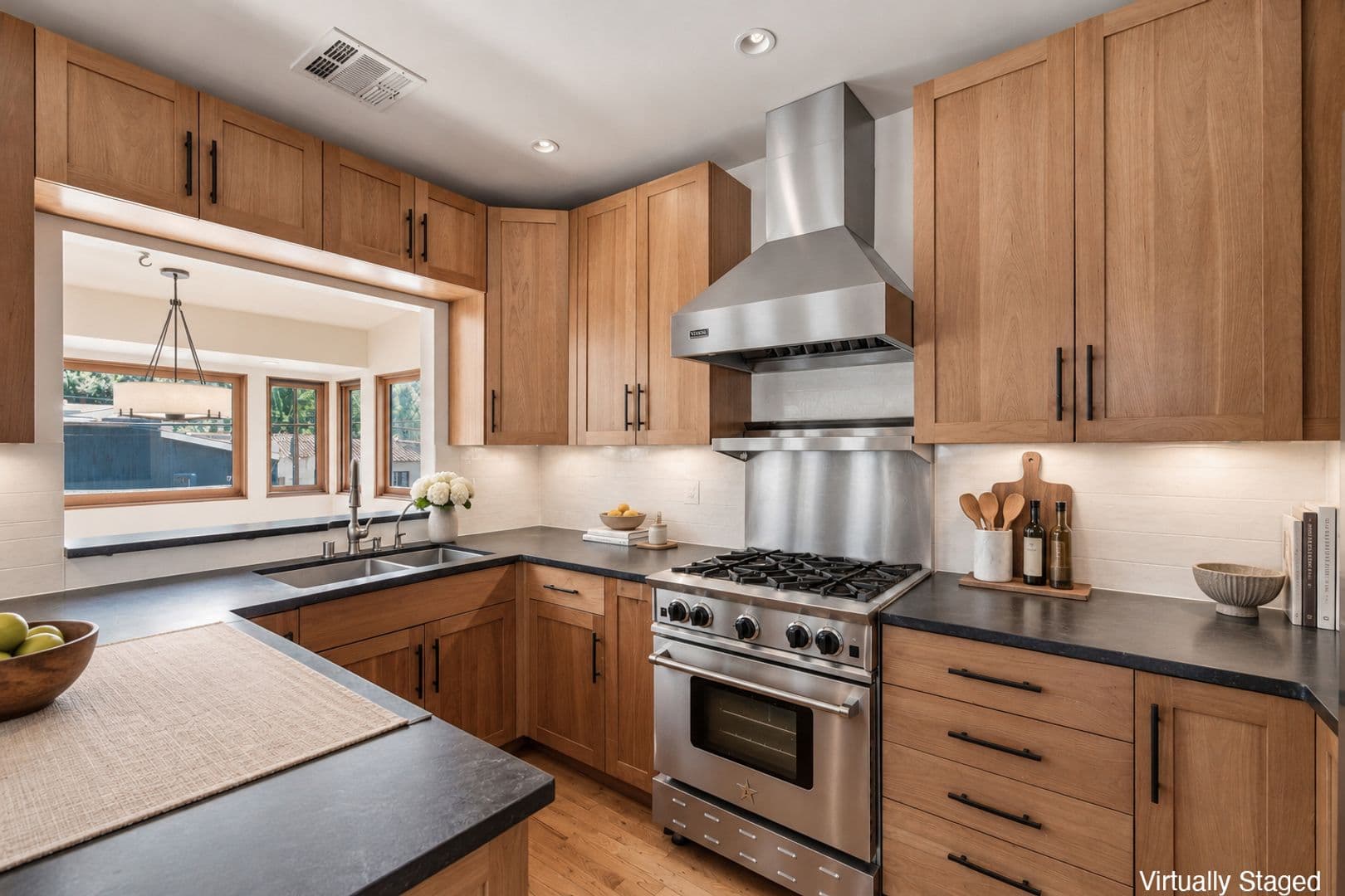 Los Angeles House: 2229 Echo Park Ave