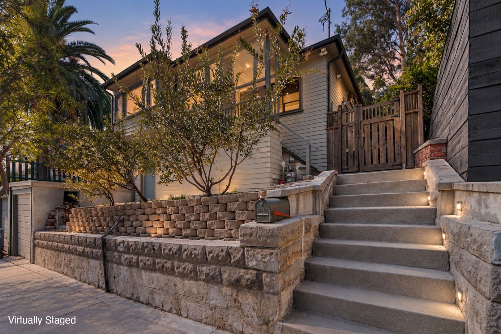 Los Angeles House: 2229 Echo Park Ave