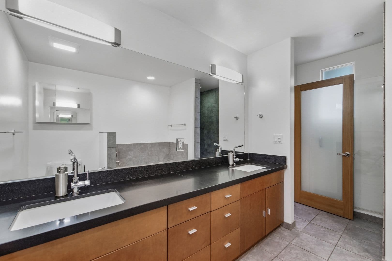 Los Angeles House: 1120 N El Centro Ave