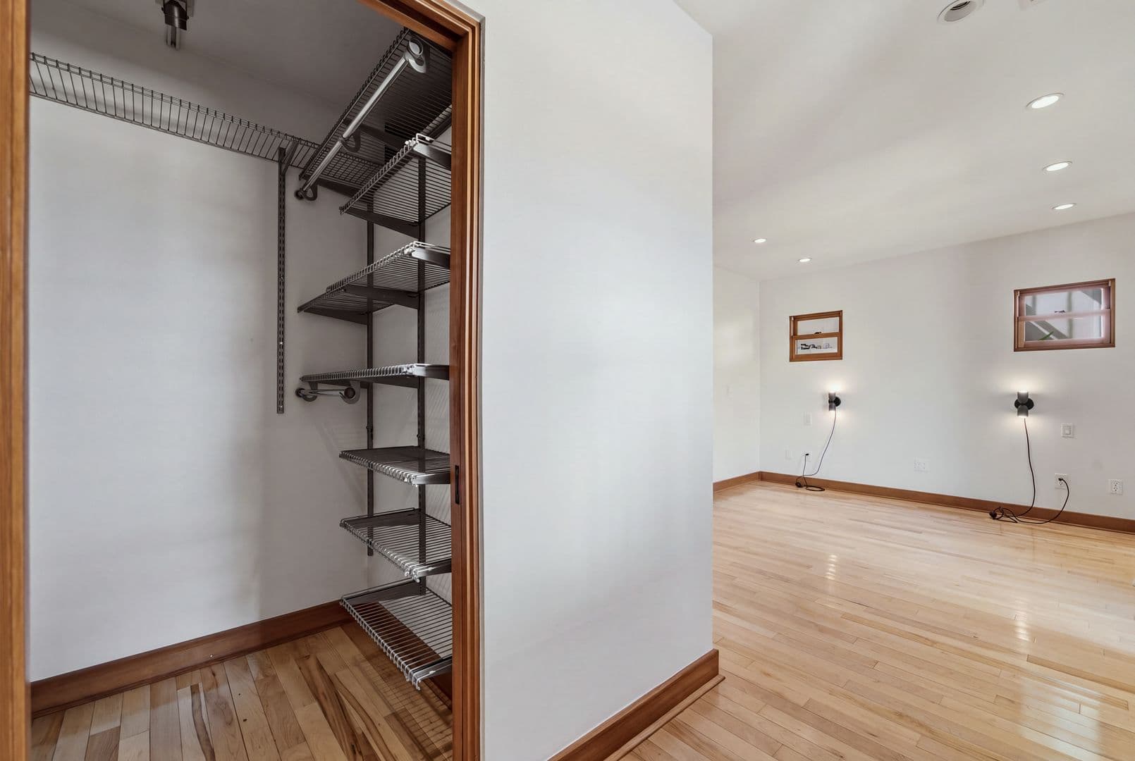Los Angeles House: 2229 Echo Park Ave