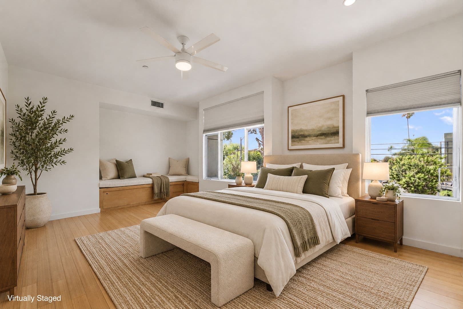 Los Angeles House: 1120 N El Centro Ave