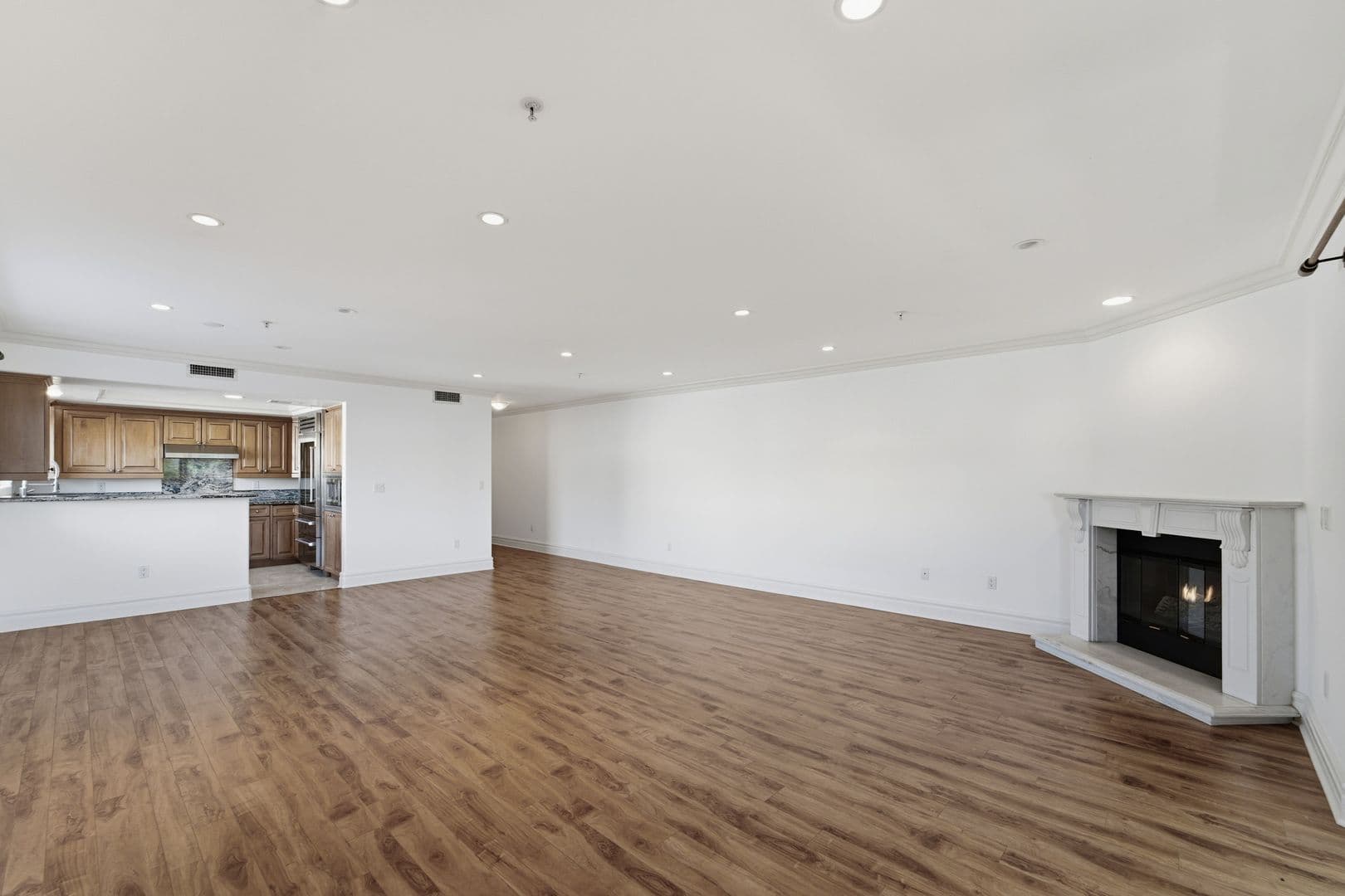 Los Angeles House: 1948 Malcolm Ave