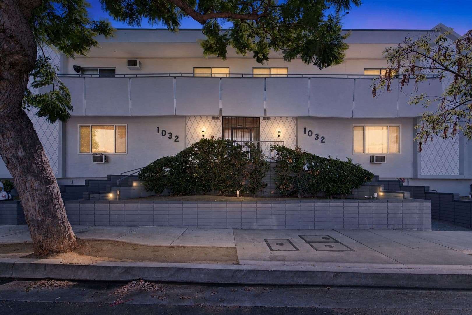 West Hollywood Apartment: 1032 N Gardner Ave