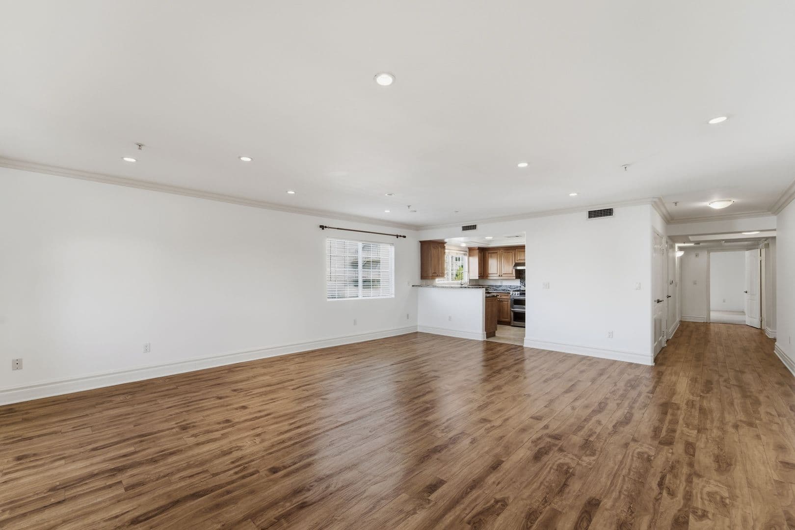 Los Angeles House: 1948 Malcolm Ave