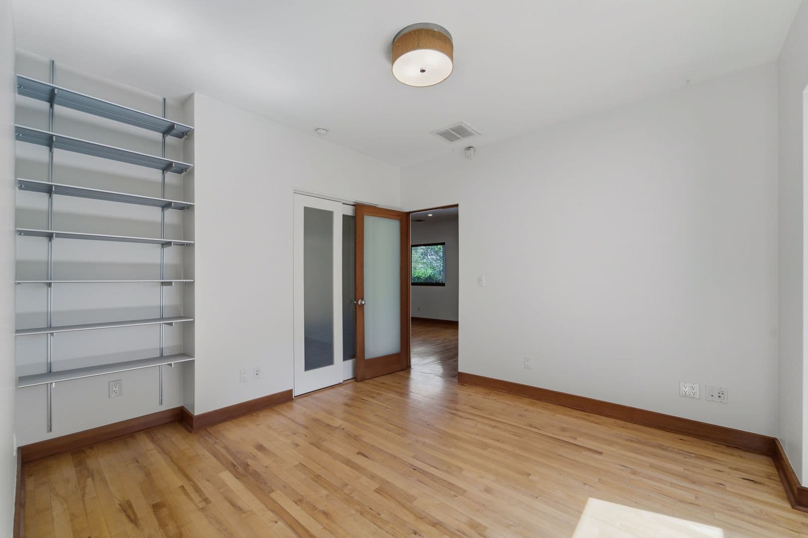 Los Angeles House: 2229 Echo Park Ave