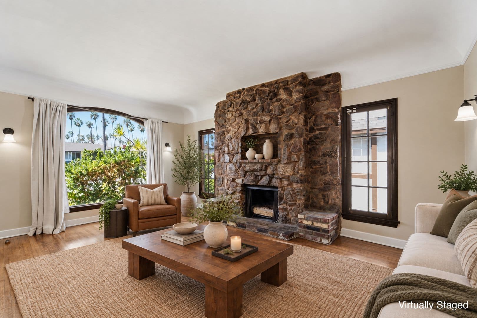 Los Angeles House: 5616 S. Rimpau Blvd