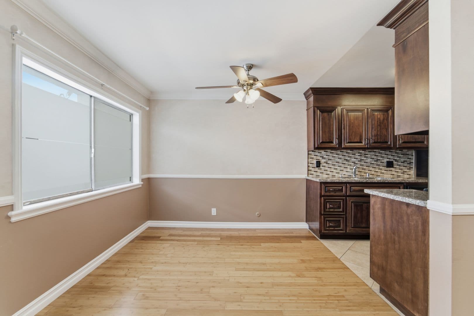 West Hollywood Apartment: 1032 N Gardner Ave