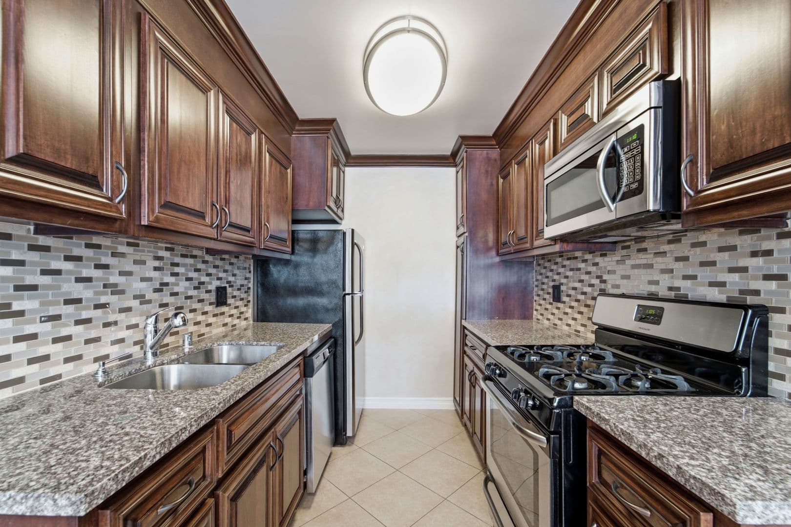 West Hollywood Apartment: 1032 N Gardner Ave