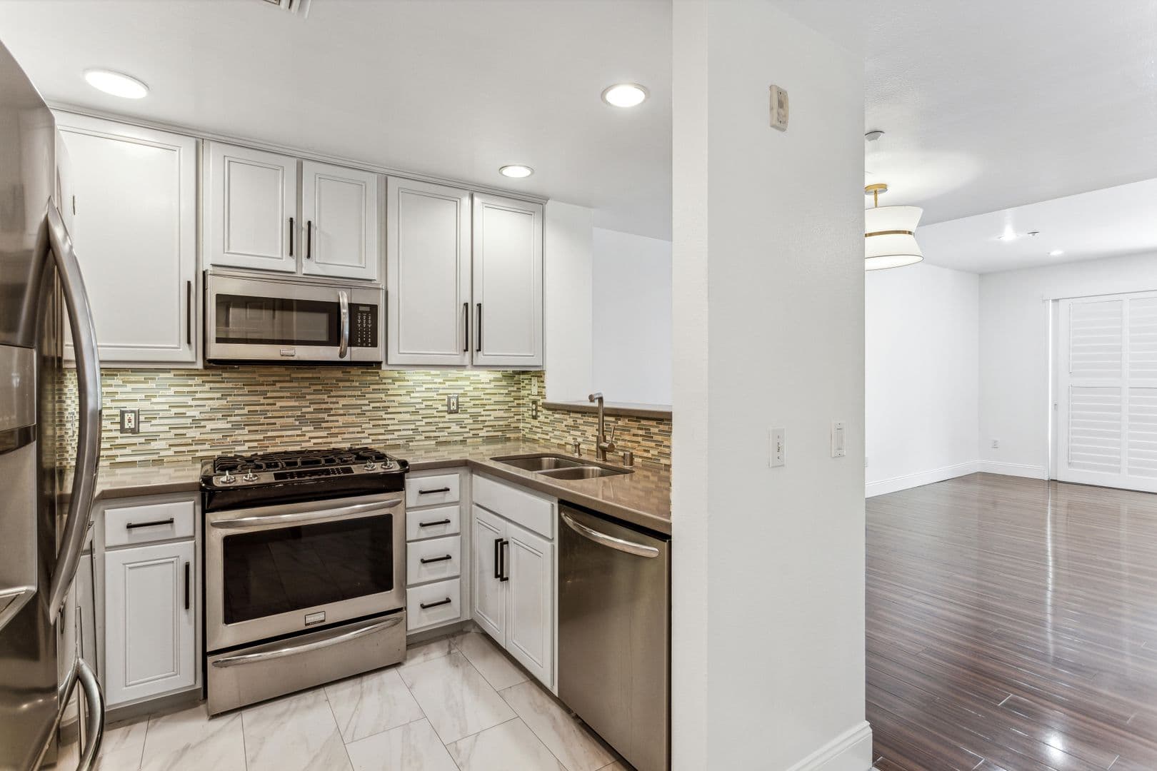 Los Angeles House: 4600 Don Lorenzo Dr