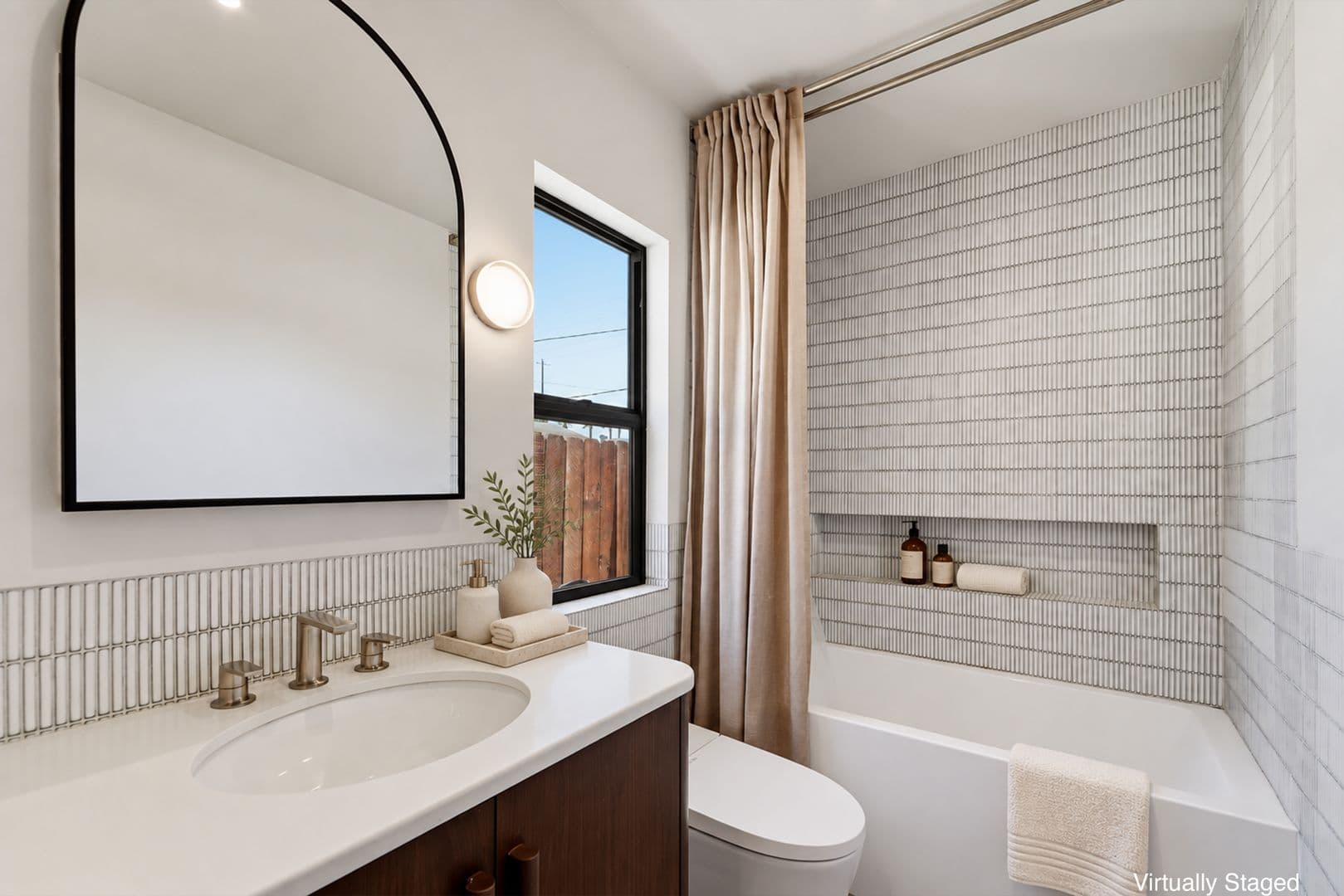 Los Angeles Apartment: 1756 W 37th Dr