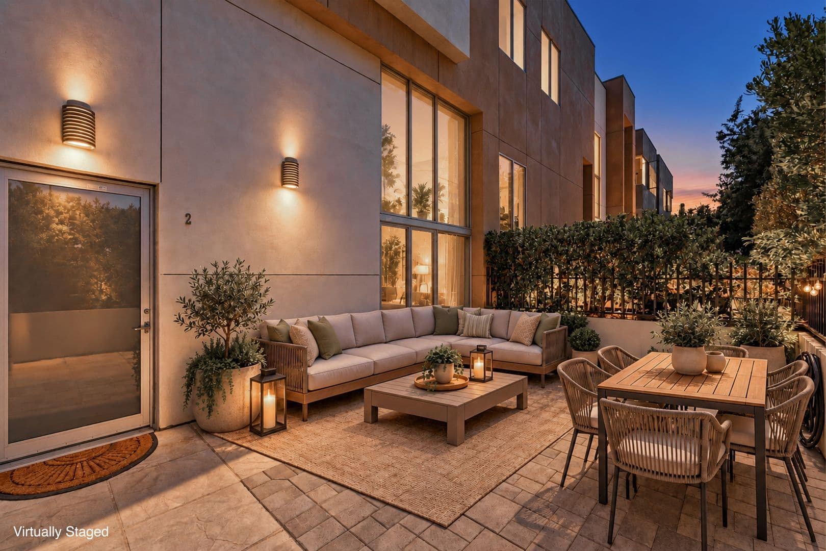Los Angeles House: 1120 N El Centro Ave