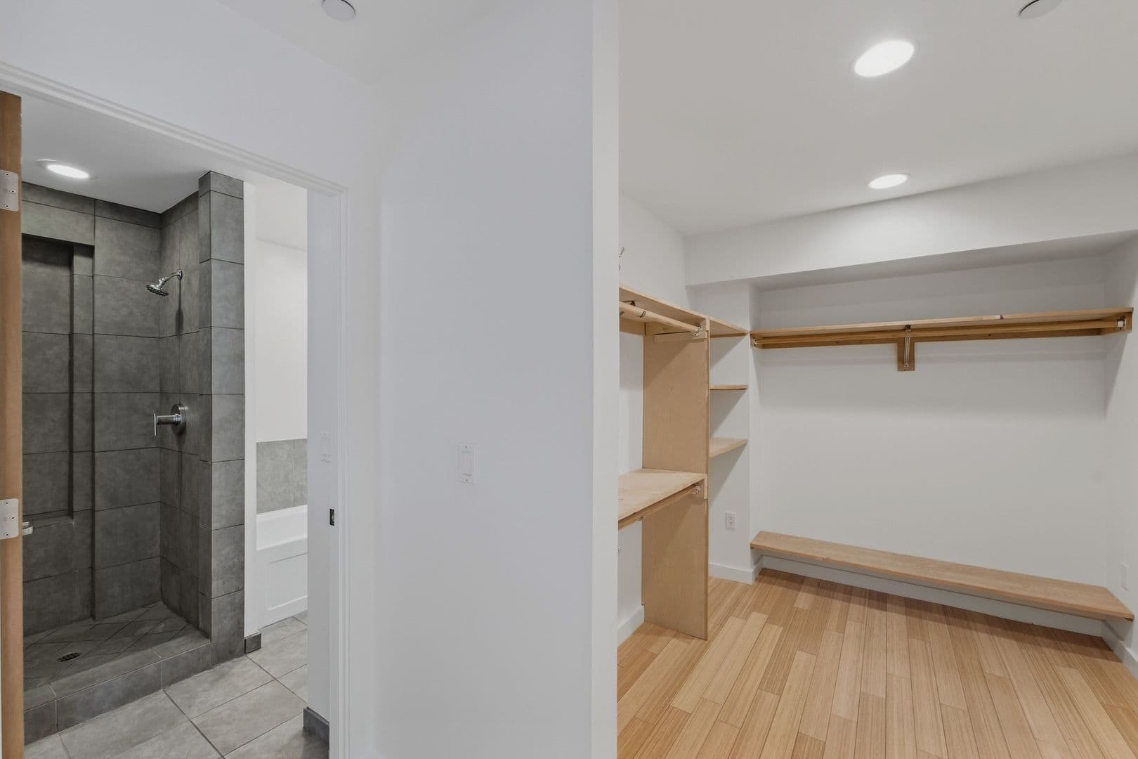 Los Angeles House: 1120 N El Centro Ave