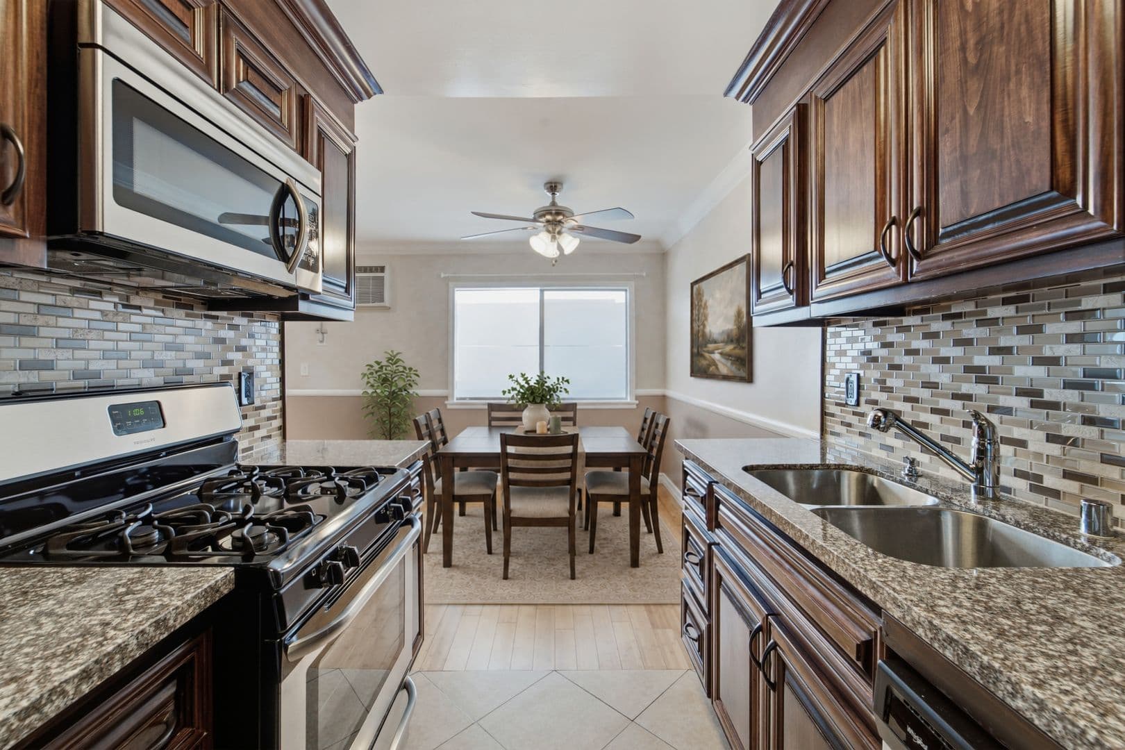 West Hollywood Apartment: 1032 N Gardner Ave